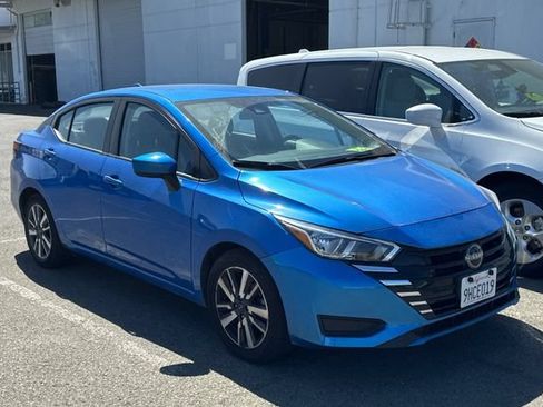 Used 2023 Nissan Versa SV FWD image 2