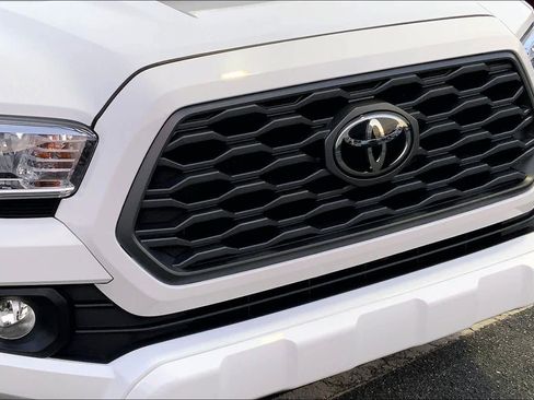 Used 2023 Toyota Tacoma TRD Sport w/ Technology Package image 29