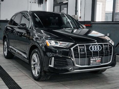 Used 2023 Audi Q7 Premium image 3