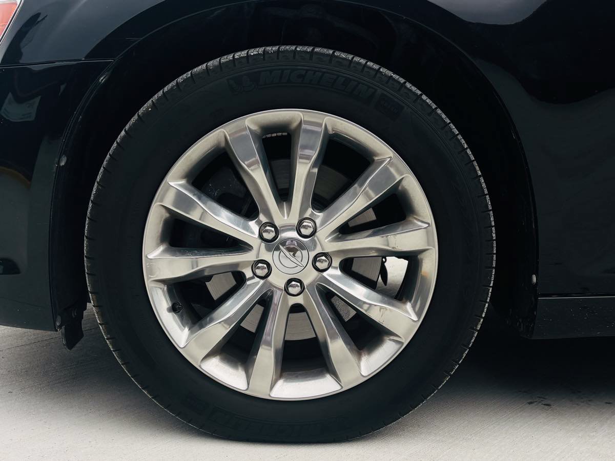 Used 2014 Chrysler 300 AWD image 28