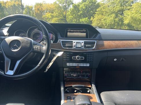 Used 2014 Mercedes-Benz E 350 4MATIC Sedan image 29