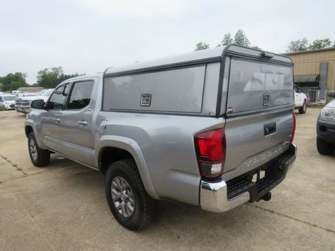 Used 2019 Toyota Tacoma SR5 RWD image 7