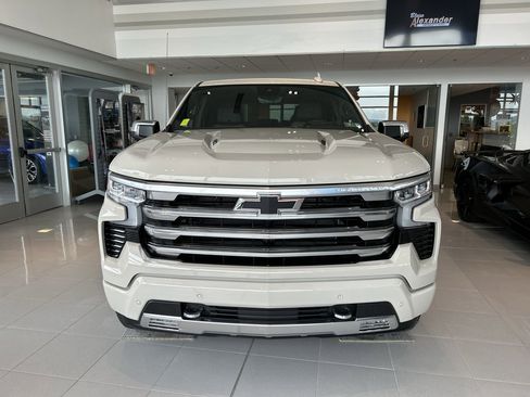 New 2026 Chevrolet Silverado 1500 High Country w/ Technology Package AWD/4WD image 2