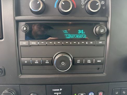 Used 2024 Chevrolet Express 3500 w/ Power Convenience Package RWD image 15