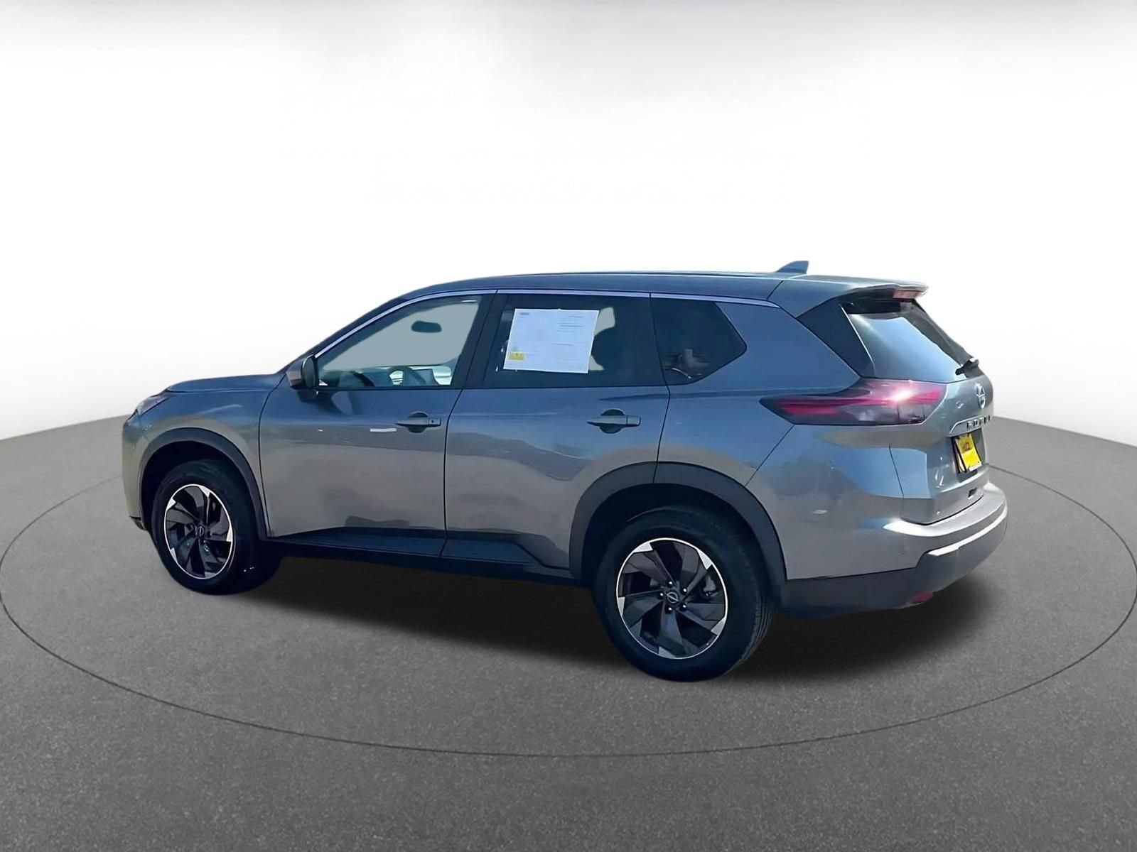 Used 2025 Nissan Rogue SV FWD image 9