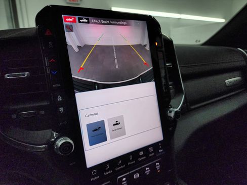 Used 2025 RAM 3500 Laramie image 18