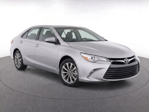 Used 2017 Toyota Camry XLE FWD image 1