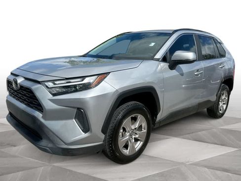 Used 2022 Toyota RAV4 XLE FWD image 4