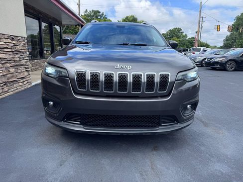 Used 2019 Jeep Cherokee Latitude Plus w/ Comfort/Convenience Group FWD image 8