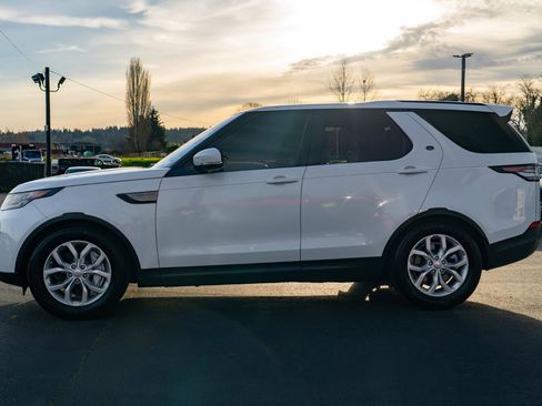 Used 2019 Land Rover Discovery SE image 12