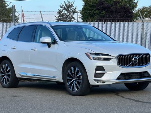 Used 2023 Volvo XC60 B5 Plus AWD/4WD image 7