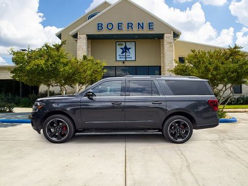 Used 2022 Ford Expedition Max Limited RWD image 2