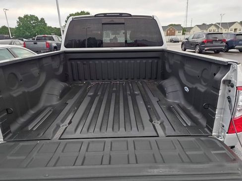Used 2017 Nissan Titan SV AWD/4WD image 5