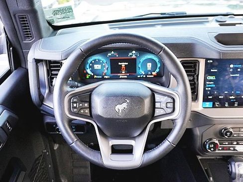 Used 2025 Ford Bronco Outer Banks image 19