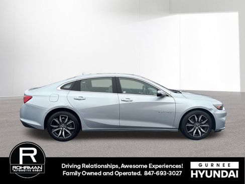 Used 2017 Chevrolet Malibu LT w/ Leather Package image 11