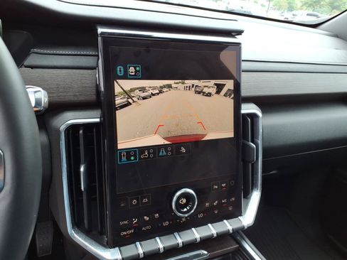 Used 2024 GMC Acadia Denali w/ Super Cruise Package FWD image 10