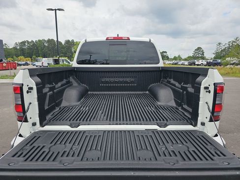 Used 2026 Nissan Frontier SV w/ Tow Package RWD image 16