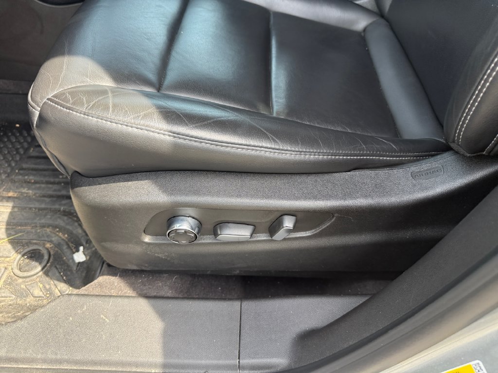 Used 2024 Cadillac XT4 Premium Luxury AWD/4WD image 13
