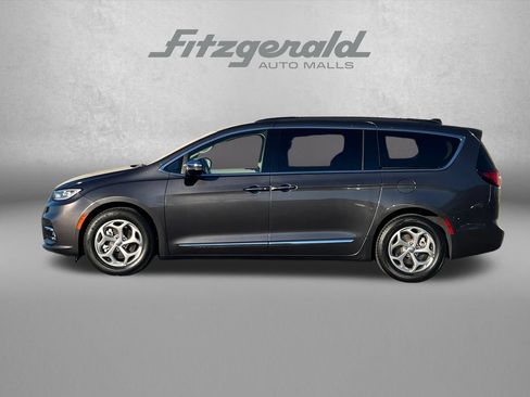Used 2023 Chrysler Pacifica Limited FWD image 5