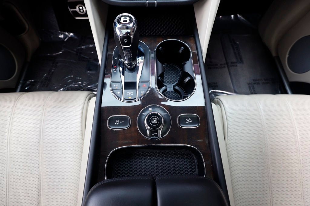 Used 2019 Bentley Bentayga AWD/4WD image 30