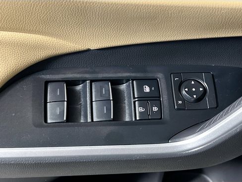 Used 2025 Toyota RAV4 XLE w/ Convenience Package FWD image 16