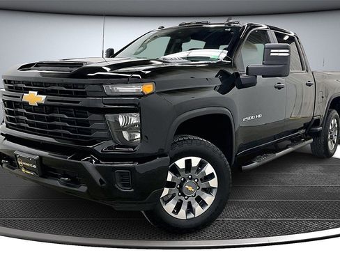 Used 2024 Chevrolet Silverado 2500 Custom image 3