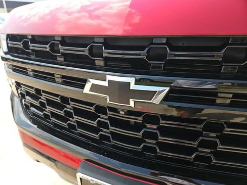 Used 2024 Chevrolet Suburban Z71 w/ Luxury Package AWD/4WD image 28