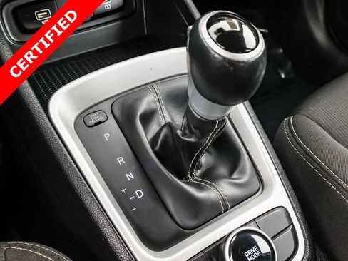 Certified 2023 Hyundai Venue SEL image 24