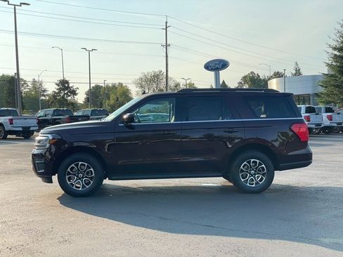 Certified 2024 Ford Expedition XLT image 7