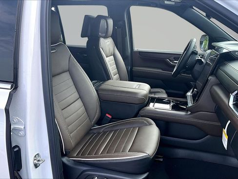 Used 2026 GMC Yukon Denali Ultimate AWD/4WD image 6