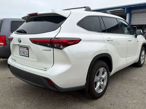 Used 2020 Toyota Highlander LE AWD/4WD image 5