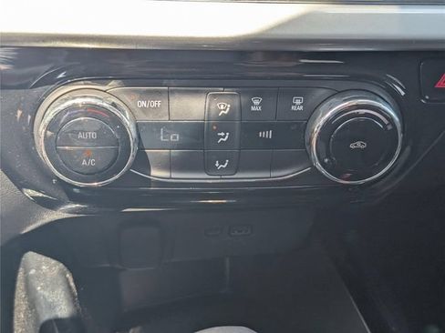 Used 2025 Chevrolet Trax LT FWD image 24