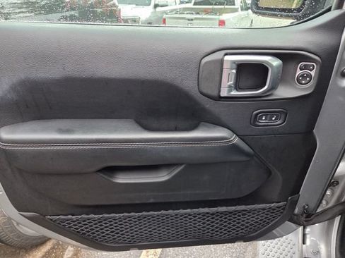 Used 2018 Jeep Wrangler Unlimited Sahara AWD/4WD image 12