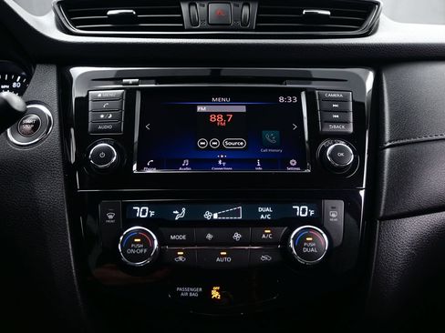 Used 2018 Nissan Rogue SV FWD image 19