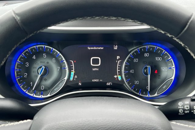 Used 2023 Chrysler Pacifica Touring-L AWD/4WD image 29