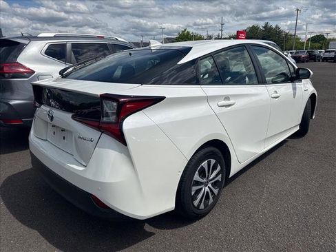 Used 2019 Toyota Prius LE AWD/4WD image 4