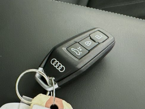 Used 2025 Audi Q5 Prestige AWD/4WD image 46