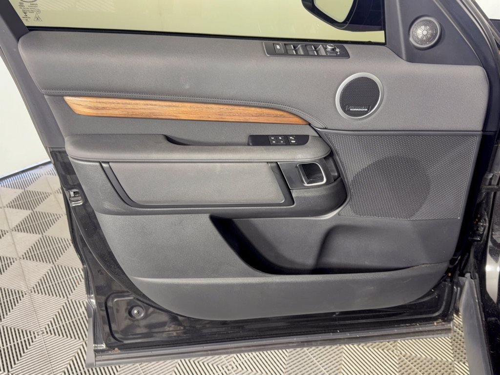 Used 2019 Land Rover Discovery HSE AWD/4WD image 14