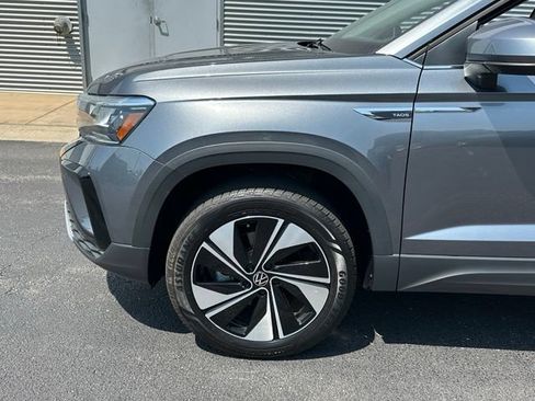 Used 2023 Volkswagen Taos SE w/ Panoramic Sunroof Package AWD/4WD image 8