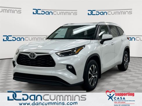 Used 2023 Toyota Highlander XLE image 1