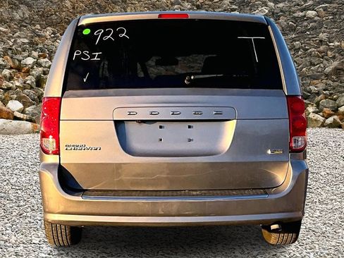 Used 2019 Dodge Grand Caravan SE image 4