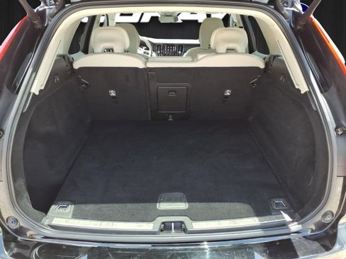 Used 2023 Volvo XC60 B5 Core FWD image 9