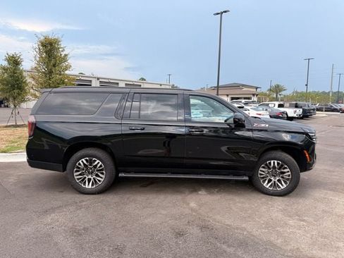 Used 2025 Chevrolet Suburban Z71 AWD/4WD image 8