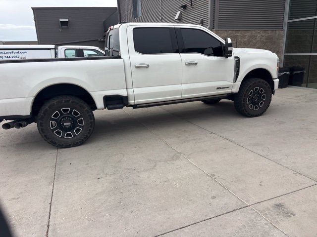 Used 2023 Ford F250 Platinum AWD/4WD image 2