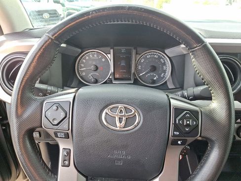 Used 2016 Toyota Tacoma SR5 w/ SR5 Appearance Package (SN) image 18