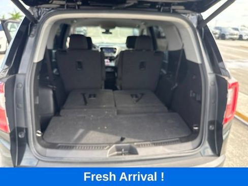 Used 2023 GMC Acadia SLE w/ Driver Convenience Package FWD image 4