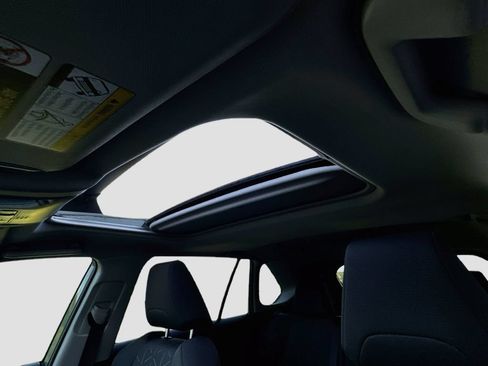 Used 2019 Toyota RAV4 XLE w/ Convenience Package FWD image 20