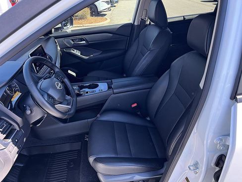 Certified 2025 Nissan Rogue SV w/ SV Premium Package image 13