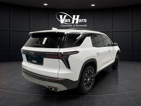 Used 2025 Chevrolet Traverse LT w/ Sun and Wheel Package image 3