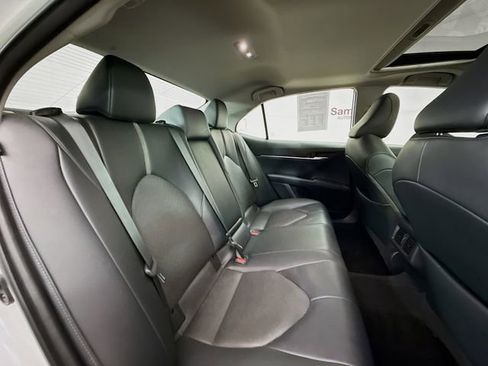 Used 2022 Toyota Camry XLE w/ Navigation Upgrade Package image 29